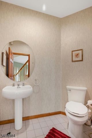 5 Noble Ct, Washington Twp., NJ 07853