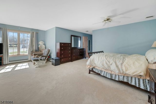 5 Noble Ct, Washington Twp., NJ 07853