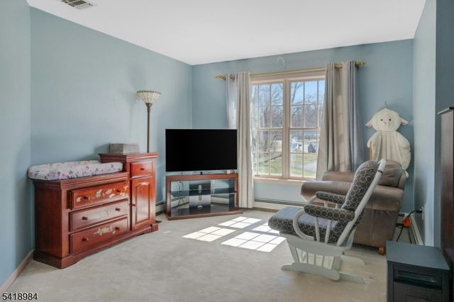 5 Noble Ct, Washington Twp., NJ 07853