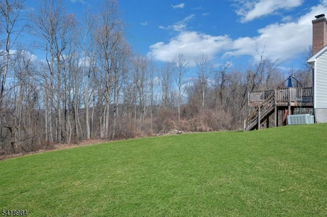 5 Noble Ct, Washington Twp., NJ 07853