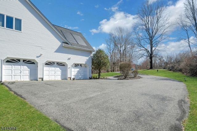 5 Noble Ct, Washington Twp., NJ 07853