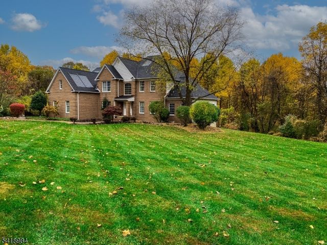 5 Noble Ct, Washington Twp., NJ 07853