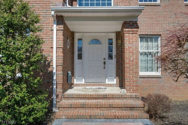 5 Noble Ct, Washington Twp., NJ 07853