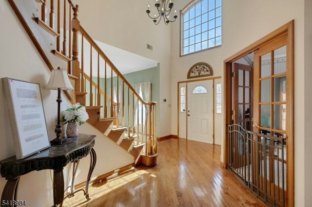 5 Noble Ct, Washington Twp., NJ 07853