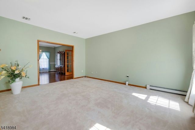 5 Noble Ct, Washington Twp., NJ 07853