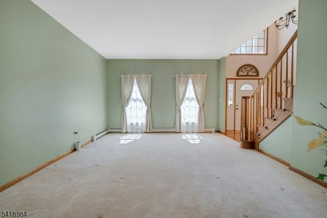 5 Noble Ct, Washington Twp., NJ 07853