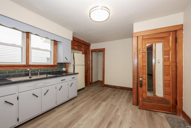2540 Weiser Psark Avenue, Fort Wayne, IN 46803