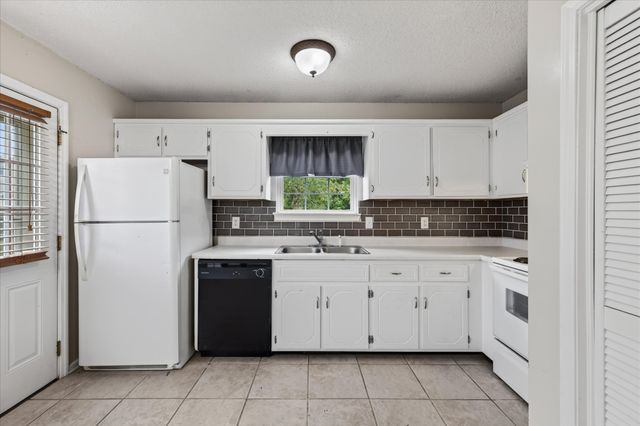 356 Erie Dr, Clarksville, TN 37040