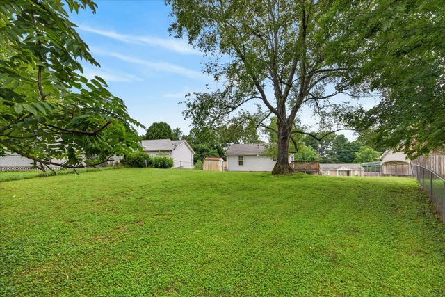 356 Erie Dr, Clarksville, TN 37040