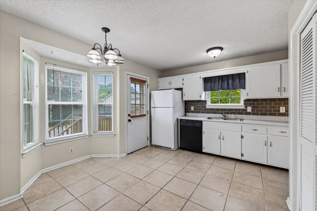 356 Erie Dr, Clarksville, TN 37040