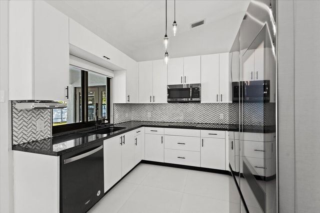 20221 NW 8th Street, Pembroke Pines, FL 33029
