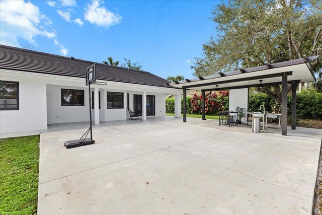 20221 NW 8th Street, Pembroke Pines, FL 33029