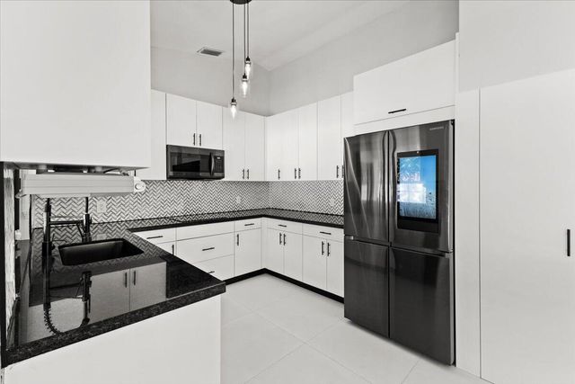 20221 NW 8th Street, Pembroke Pines, FL 33029