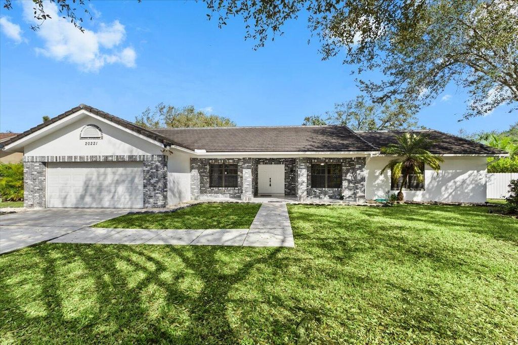 20221 NW 8th Street, Pembroke Pines, FL 33029