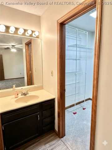 204 Bent Tree Estates, Scott Depot, WV 25560