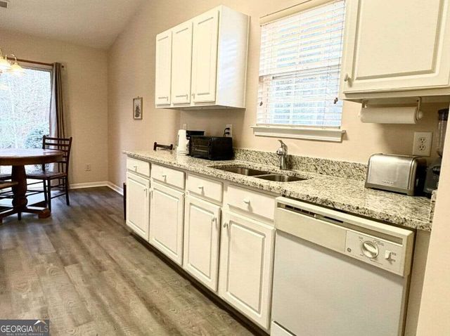 5519 Amber Cove Way, Flowery Branch, GA 30542