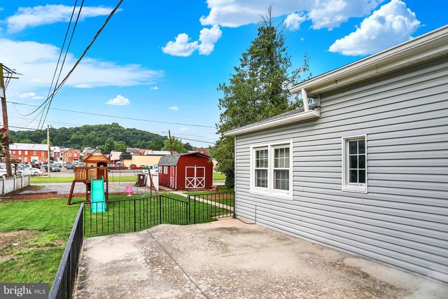 123 N 2ND ST, Newport, PA 17074