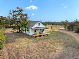 9551 West Henry Prairie Road, Hearne, TX 77859