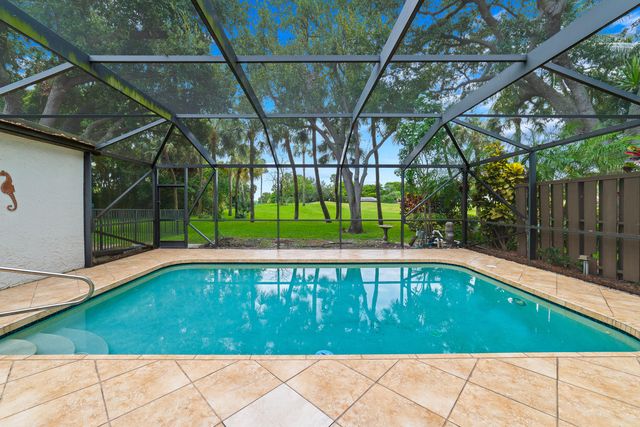 219 Wildwood Circle, Deerfield Beach, FL 33442