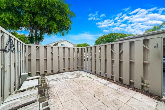 219 Wildwood Circle, Deerfield Beach, FL 33442