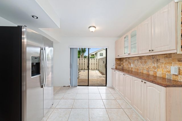 219 Wildwood Circle, Deerfield Beach, FL 33442