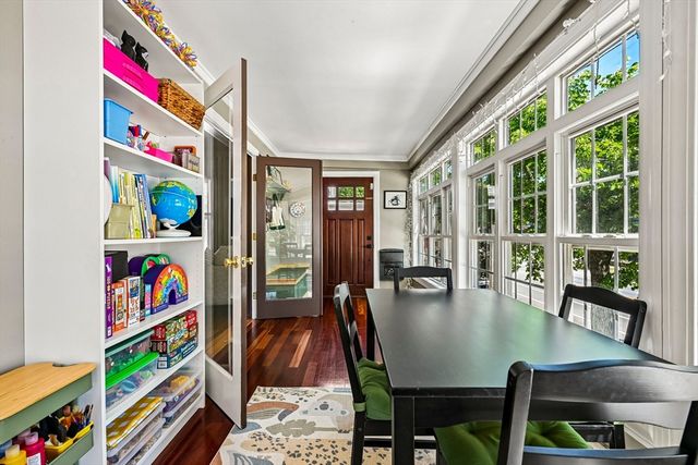 1061 Narragansett Blvd, Cranston, RI 02905