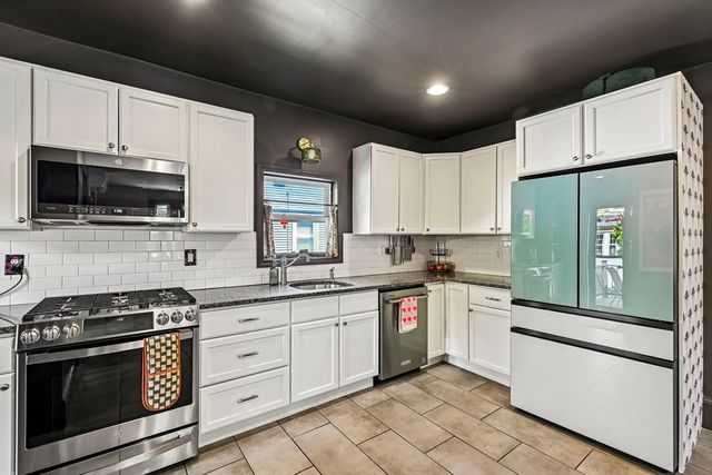 1061 Narragansett Blvd, Cranston, RI 02905