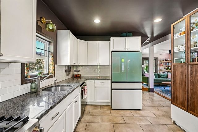 1061 Narragansett Blvd, Cranston, RI 02905