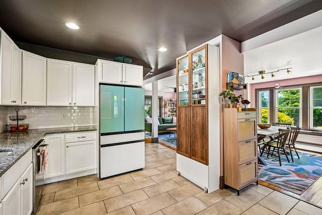 1061 Narragansett Blvd, Cranston, RI 02905