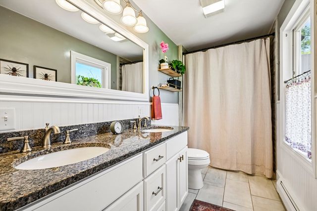 1061 Narragansett Blvd, Cranston, RI 02905
