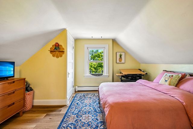 1061 Narragansett Blvd, Cranston, RI 02905