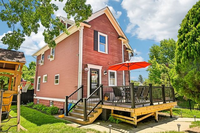 1061 Narragansett Blvd, Cranston, RI 02905