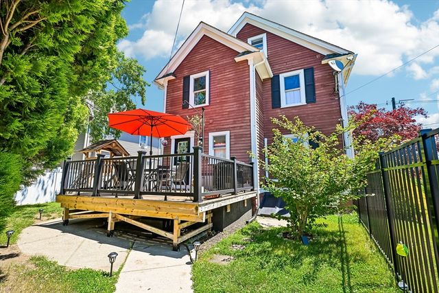 1061 Narragansett Blvd, Cranston, RI 02905
