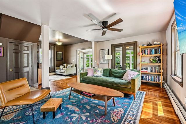 1061 Narragansett Blvd, Cranston, RI 02905