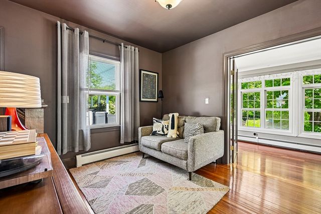 1061 Narragansett Blvd, Cranston, RI 02905