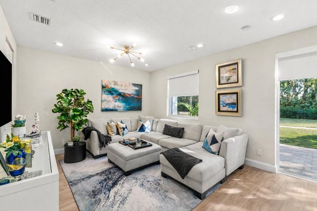 16088 Poppyseed Circle 303, Delray Beach, FL 33484