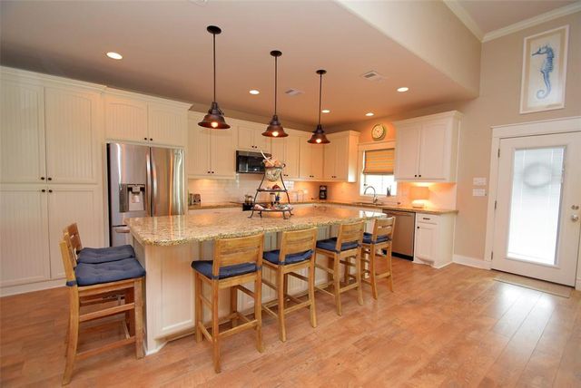 956 S Redfish Street, Crystal Beach, TX 77650