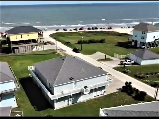 956 S Redfish Street, Crystal Beach, TX 77650