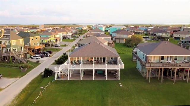 956 S Redfish Street, Crystal Beach, TX 77650