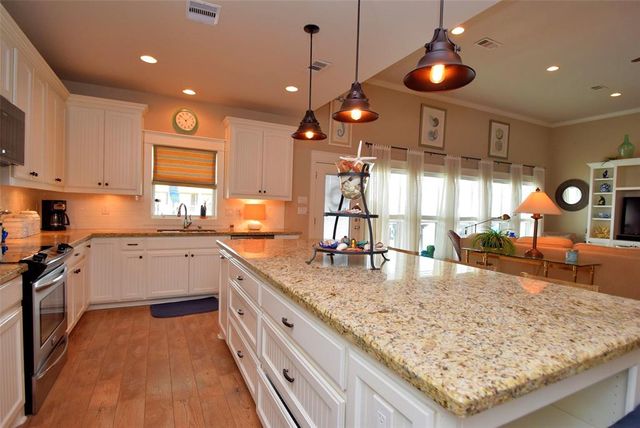 956 S Redfish Street, Crystal Beach, TX 77650