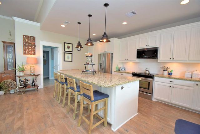 956 S Redfish Street, Crystal Beach, TX 77650