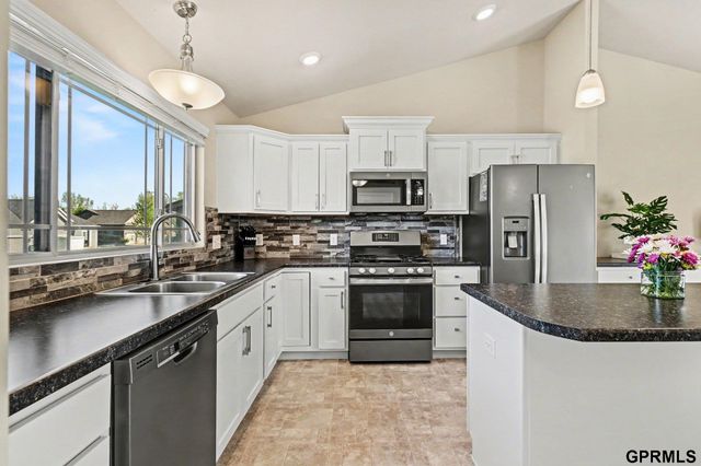 15006 S 19th Street, Bellevue, NE 68123