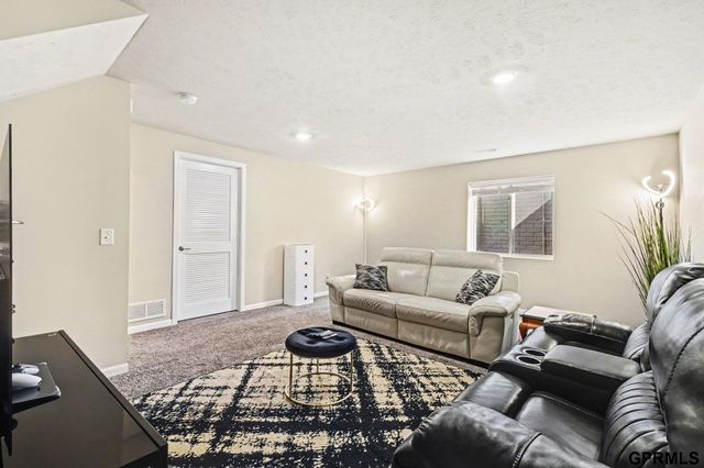 15006 S 19th Street, Bellevue, NE 68123