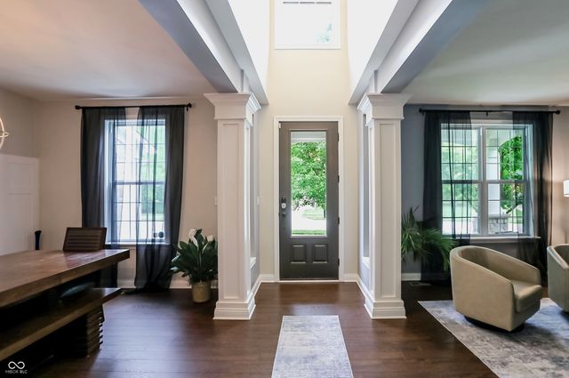 5723 Peaking Fox Drive, Indianapolis, IN 46237