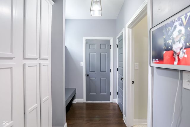 5723 Peaking Fox Drive, Indianapolis, IN 46237