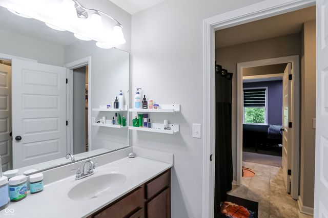 5723 Peaking Fox Drive, Indianapolis, IN 46237