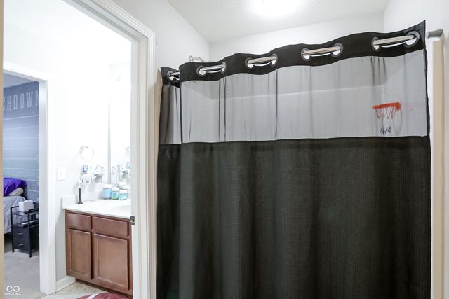 5723 Peaking Fox Drive, Indianapolis, IN 46237