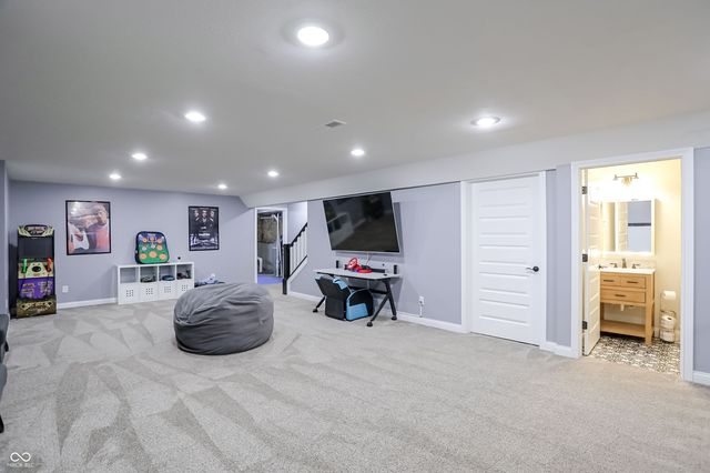 5723 Peaking Fox Drive, Indianapolis, IN 46237