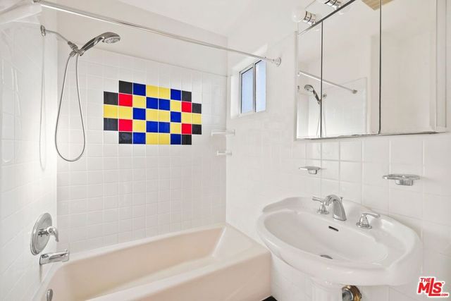 1050 Centinela Avenue, Santa Monica, CA 90403