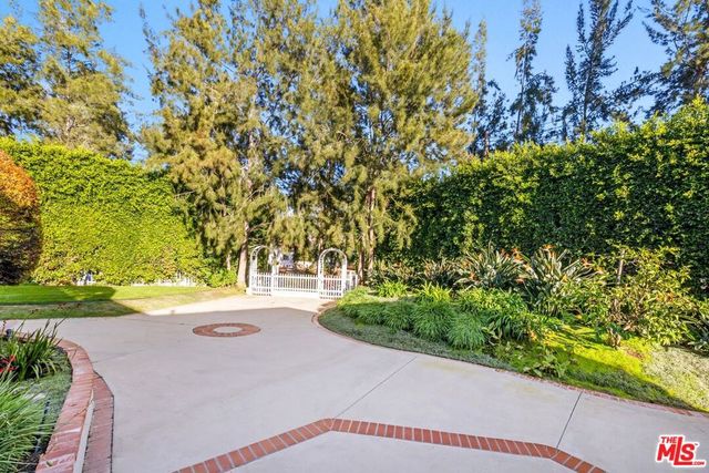 1050 Centinela Avenue, Santa Monica, CA 90403